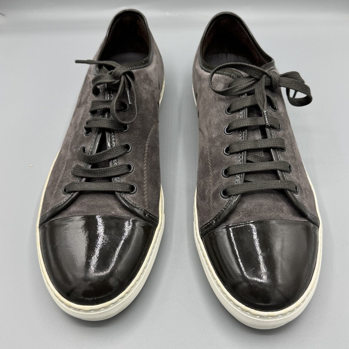 Baskets Lanvin grises en daim et cuir verni - Le Beau Gustave