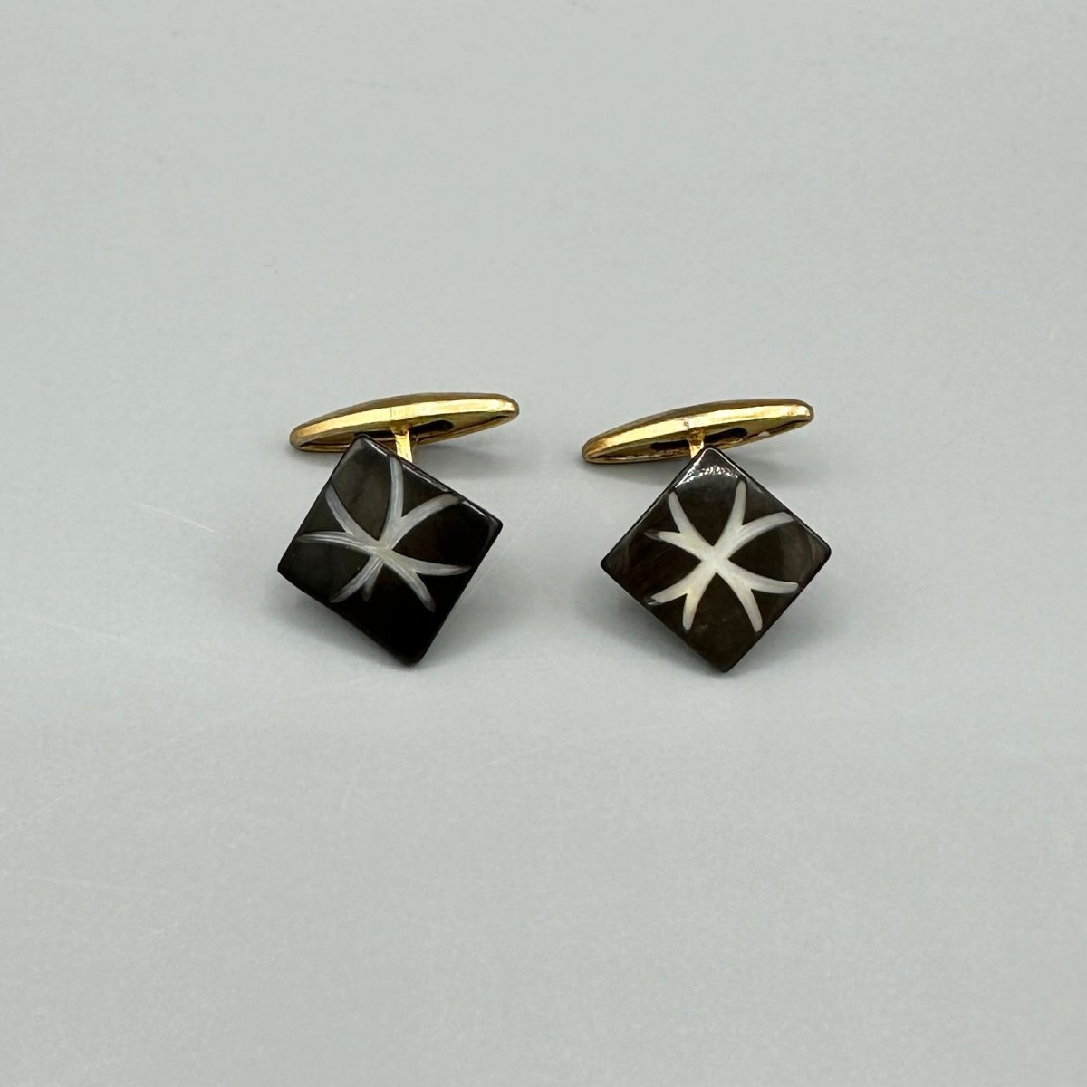 Boutons de manchette croix de malte - Le Beau Gustave