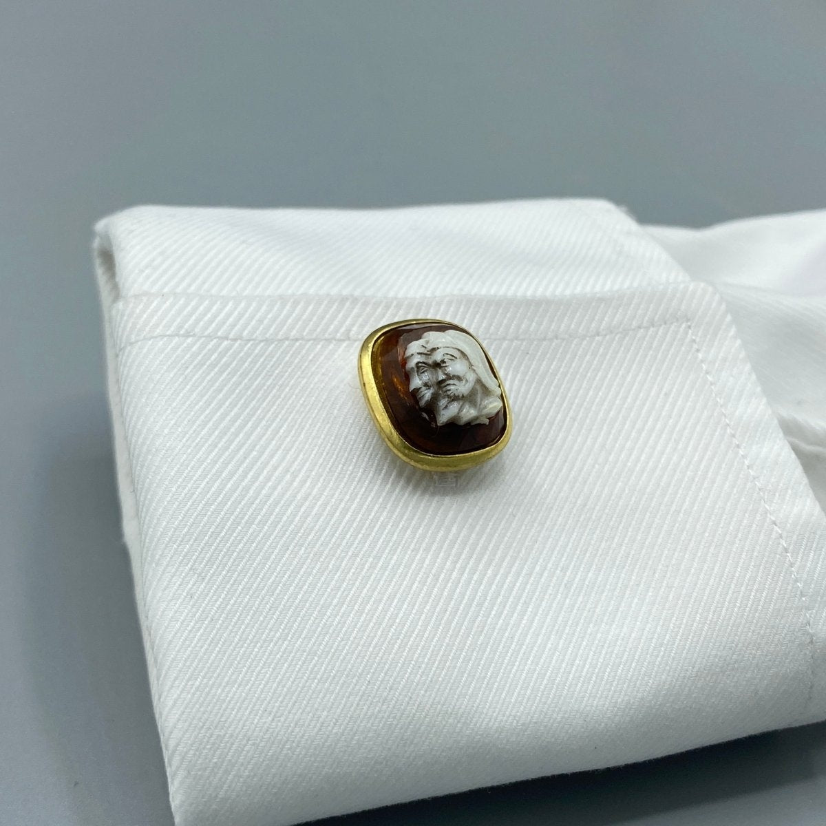 Boutons de manchette vintage avec têtes en relief - Le Beau Gustave
