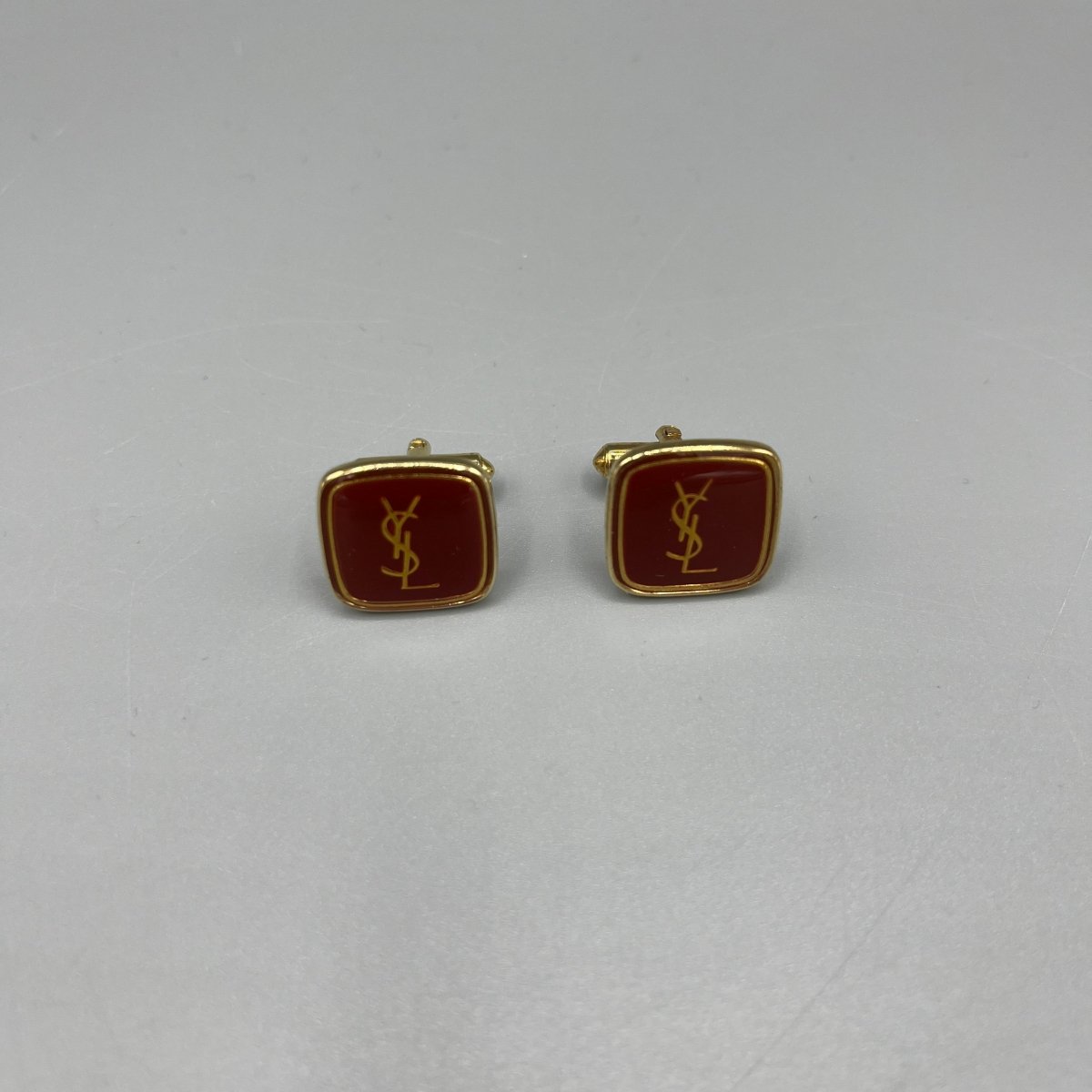 Boutons de manchette Yves Saint Laurent bordeaux et dorés - Le Beau Gustave