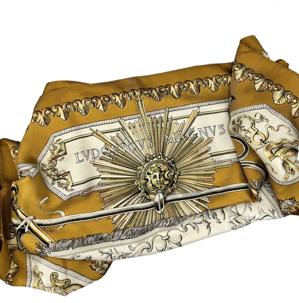 Carré Hermès "Ludovicus Magnus" par F. de La Perrière - Le Beau Gustave