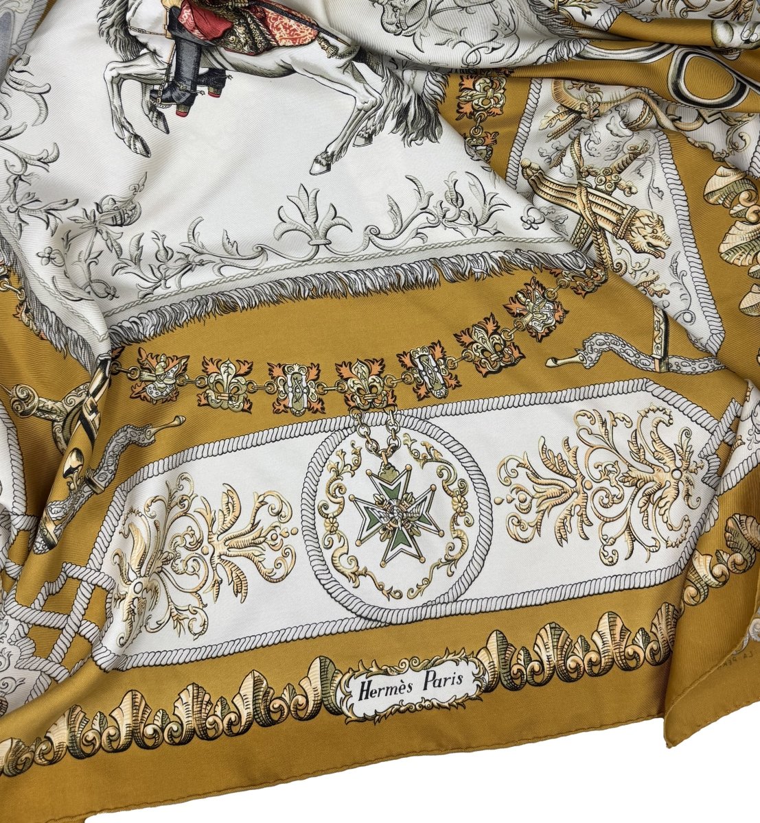Carré Hermès "Ludovicus Magnus" par F. de La Perrière - Le Beau Gustave