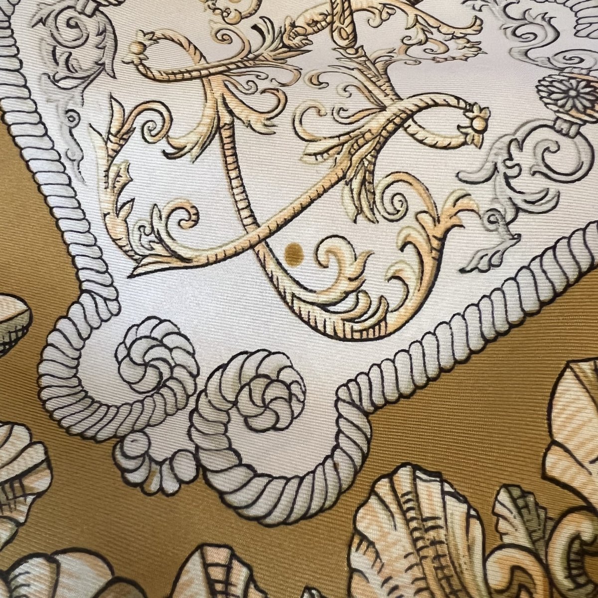 Carré Hermès "Ludovicus Magnus" par F. de La Perrière - Le Beau Gustave