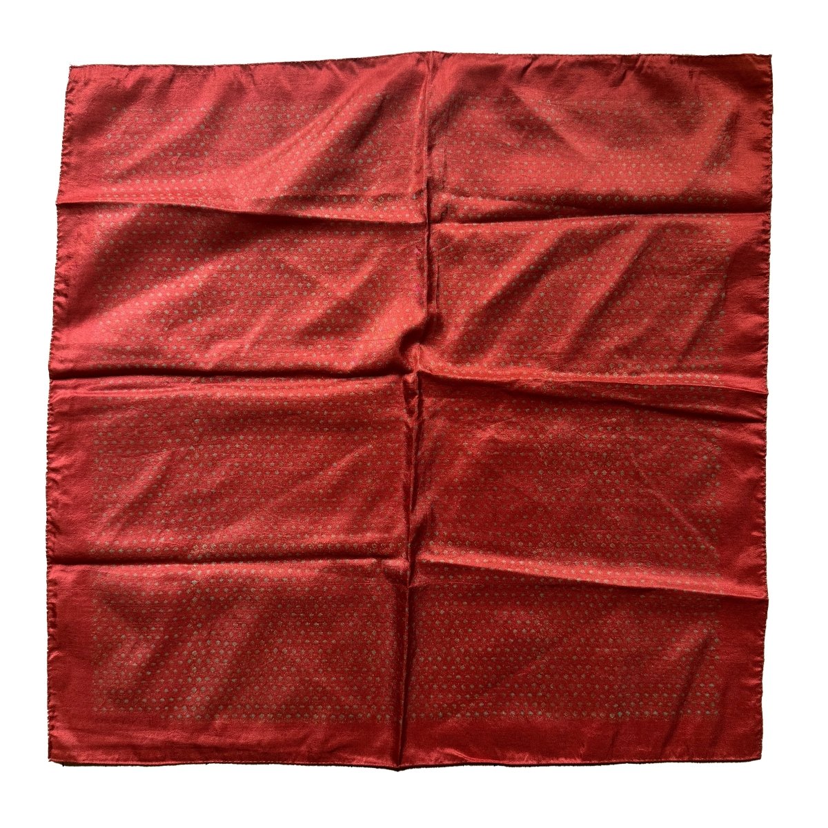 Carré Hermès rouge à motif floral vert indien - Le Beau Gustave