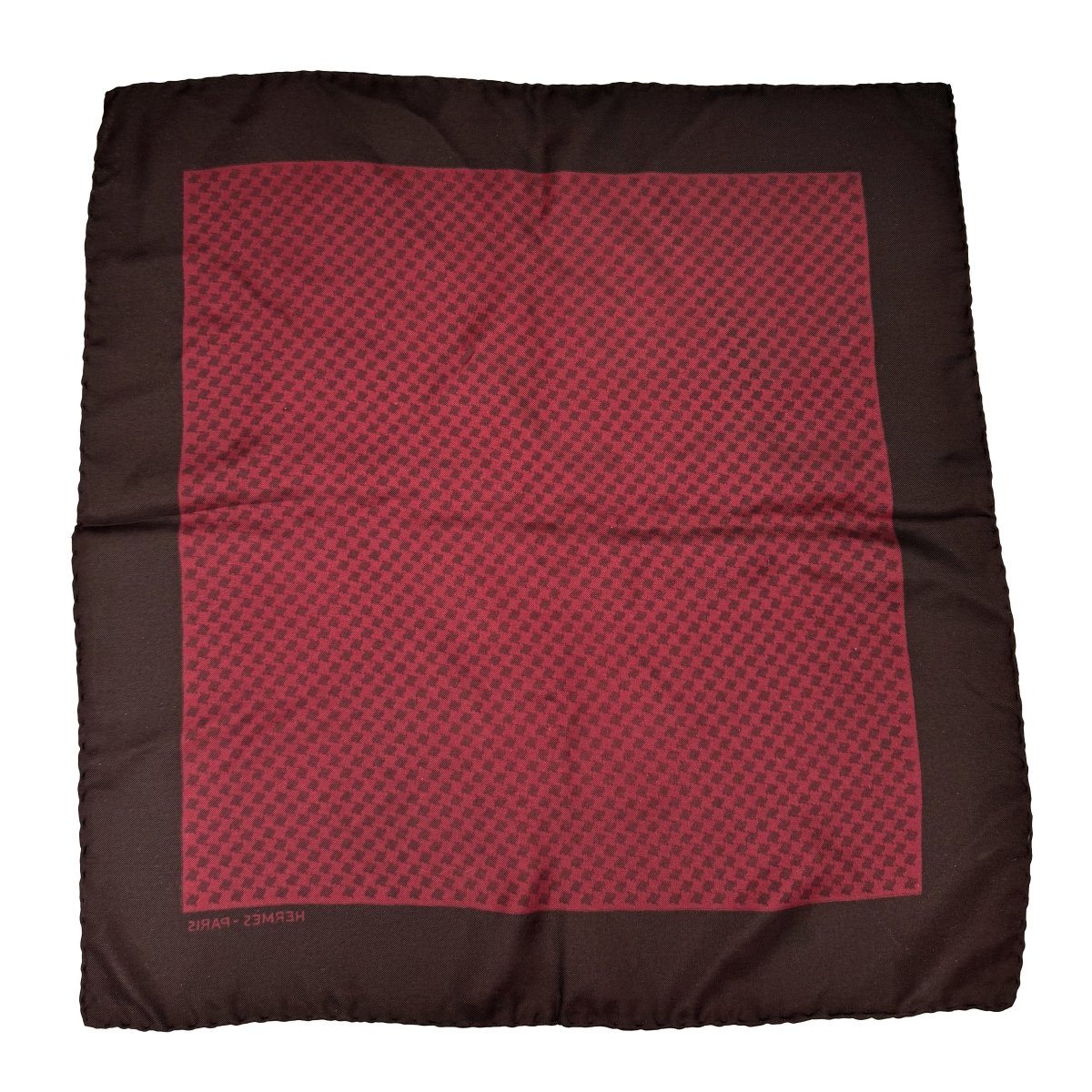 Carré pochette Hermès à motif pied-de-poule bordeaux et marron - Le Beau Gustave