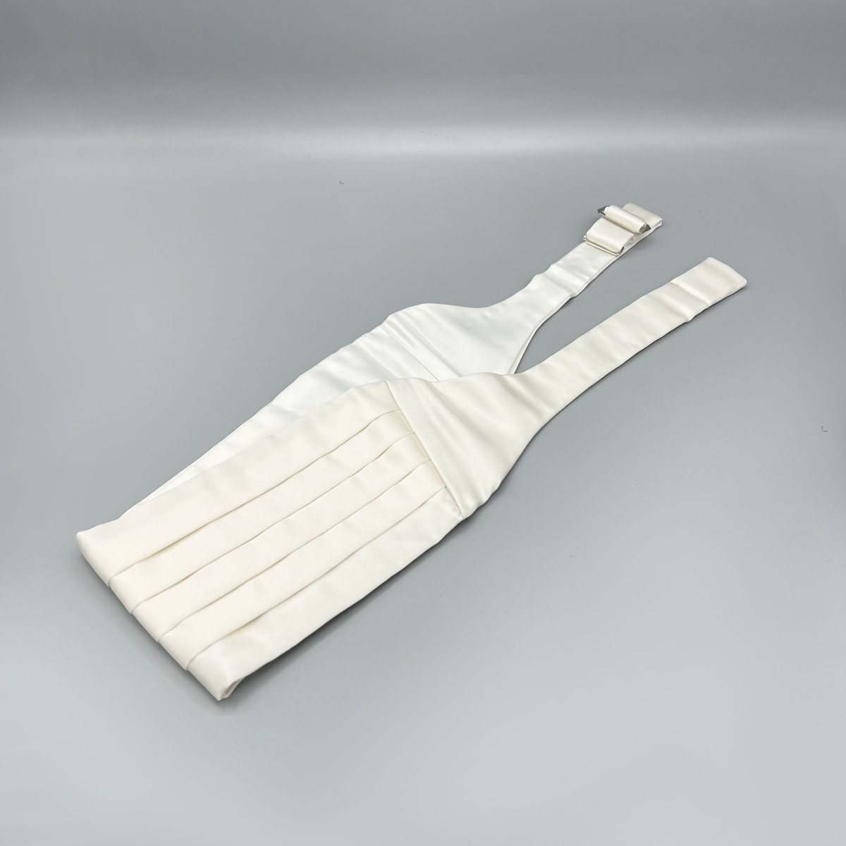 Ceinture Yves Saint Laurent blanche de smoking - Le Beau Gustave