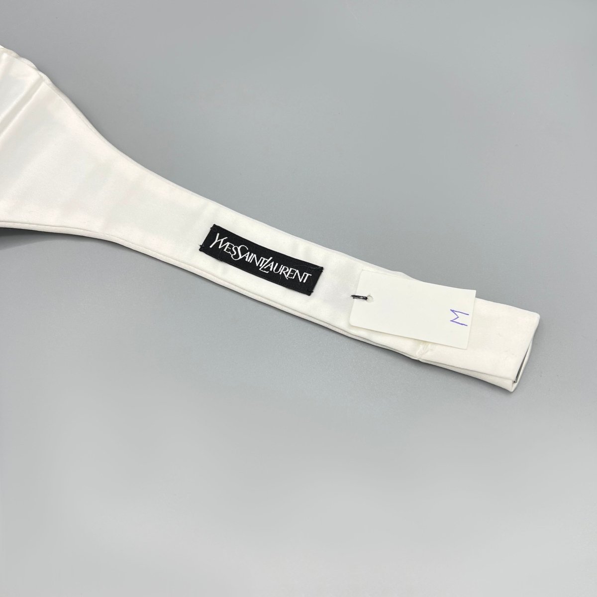 Ceinture Yves Saint Laurent blanche de smoking - Le Beau Gustave