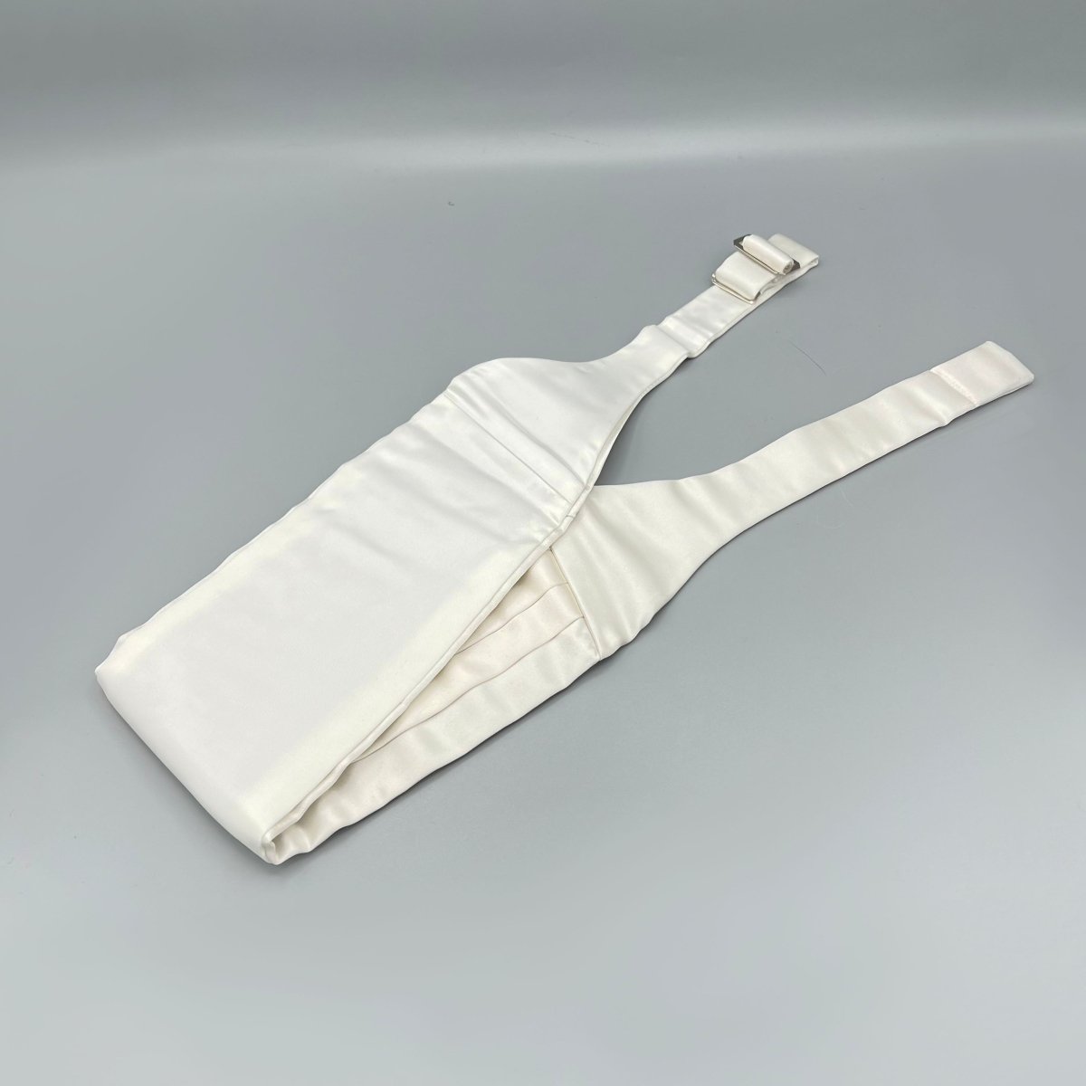 Ceinture Yves Saint Laurent blanche de smoking - Le Beau Gustave