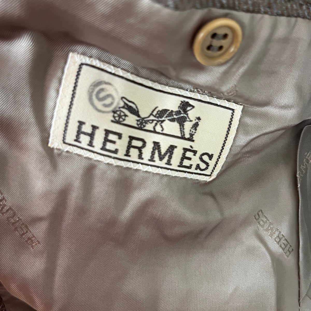 Chemise Hermès 4 boutons en laine et angora marron clair - Le Beau Gustave