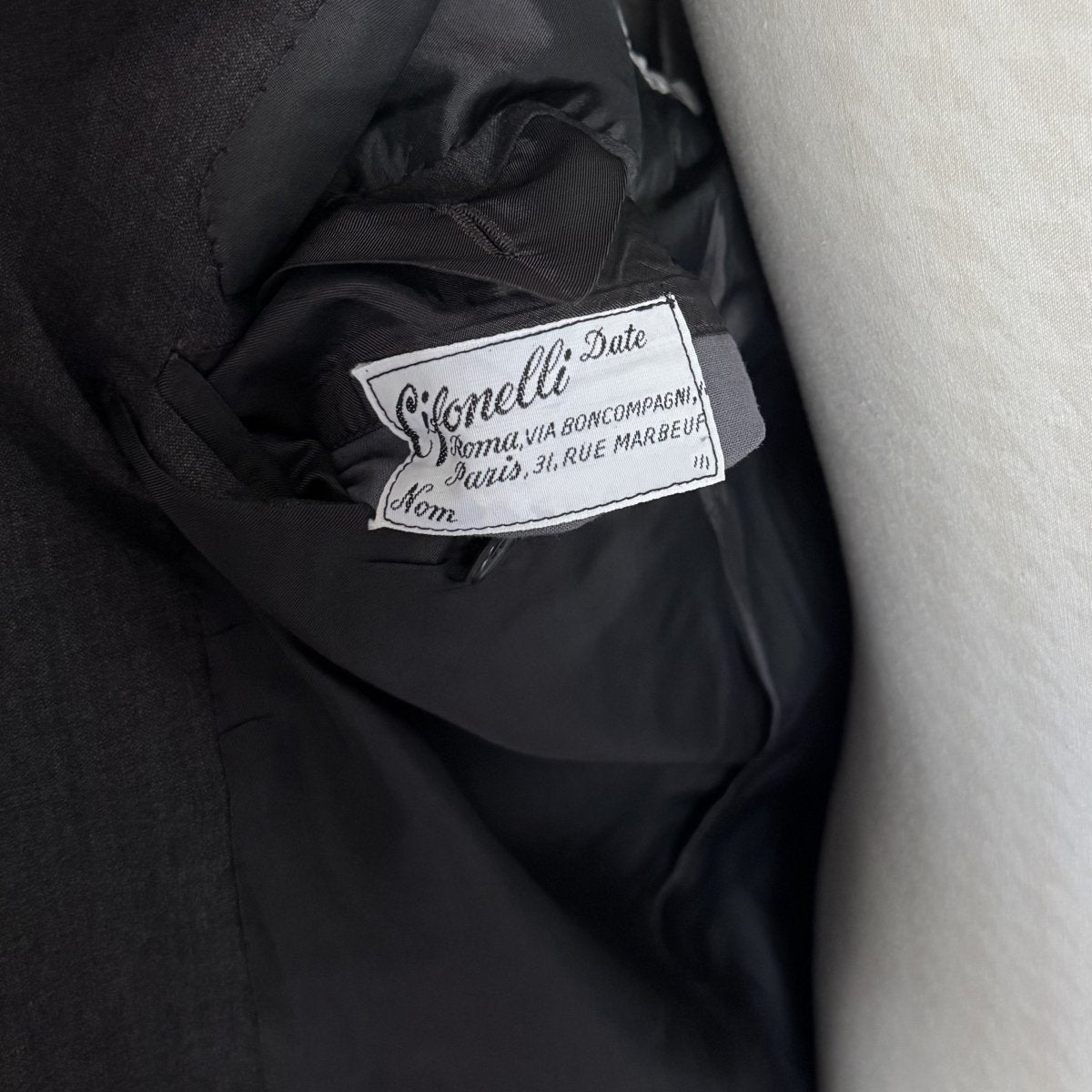Costume Cifonelli sur mesure gris anthracite - Le Beau Gustave