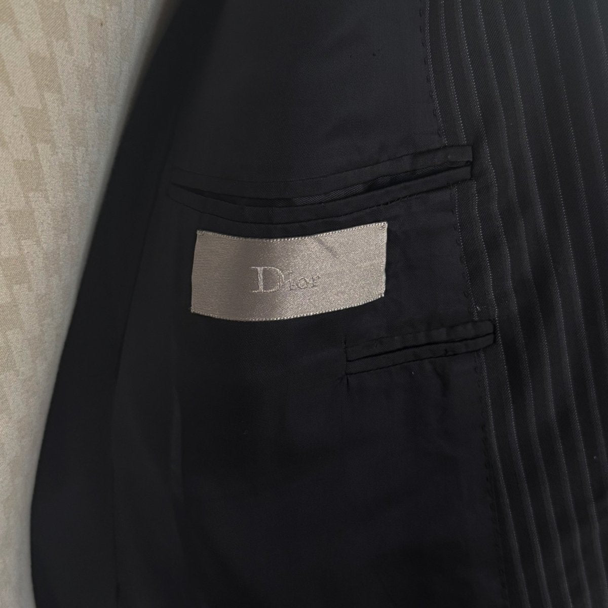 Costume Dior noir rayure banquier - Le Beau Gustave