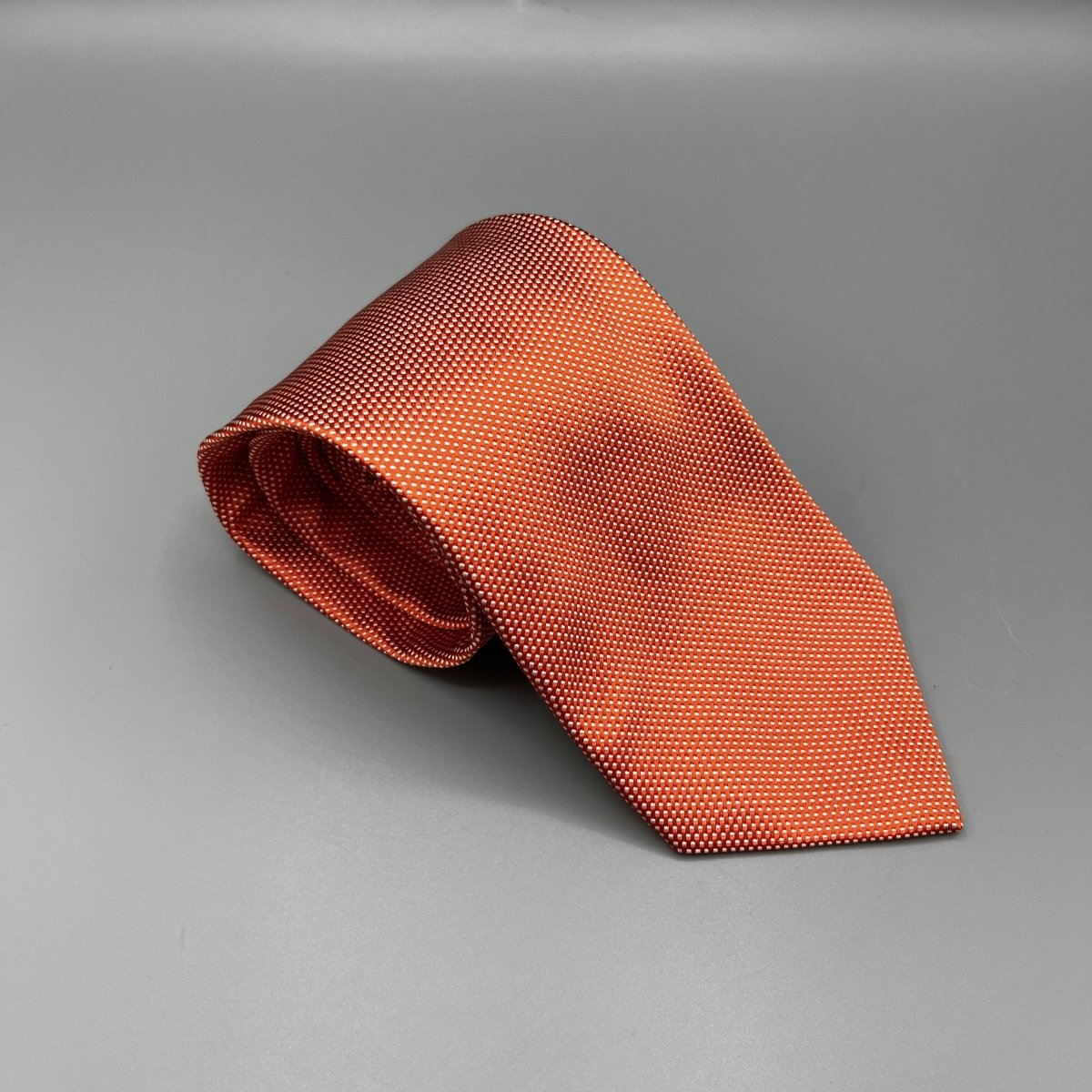 Cravate Atelier della Cravatta orange à pois blancs - Le Beau Gustave