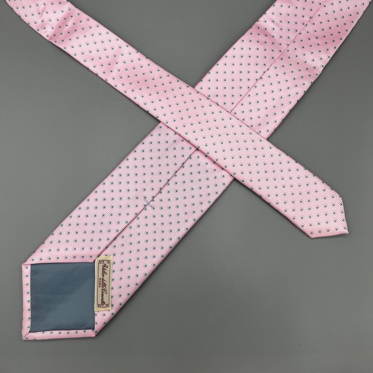 Cravate Atelier della Cravatta rose à pois bleus - Le Beau Gustave