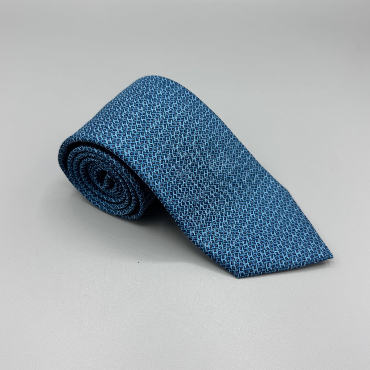 Cravate Hermès bleu turquoise à motif H - Le Beau Gustave
