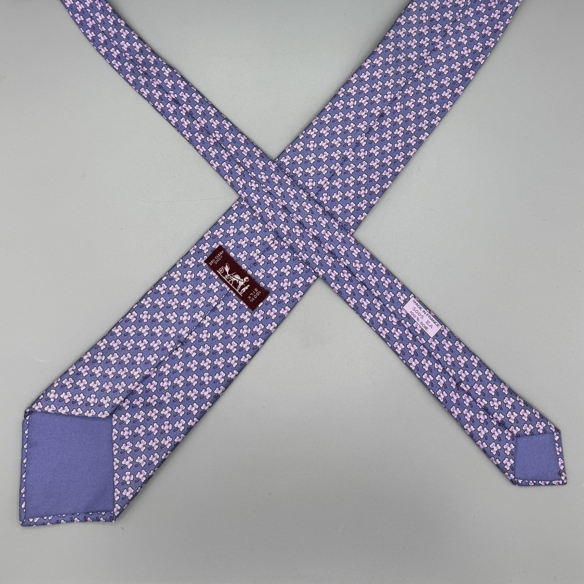 Cravate Hermès mauve à motif trèfle - Le Beau Gustave