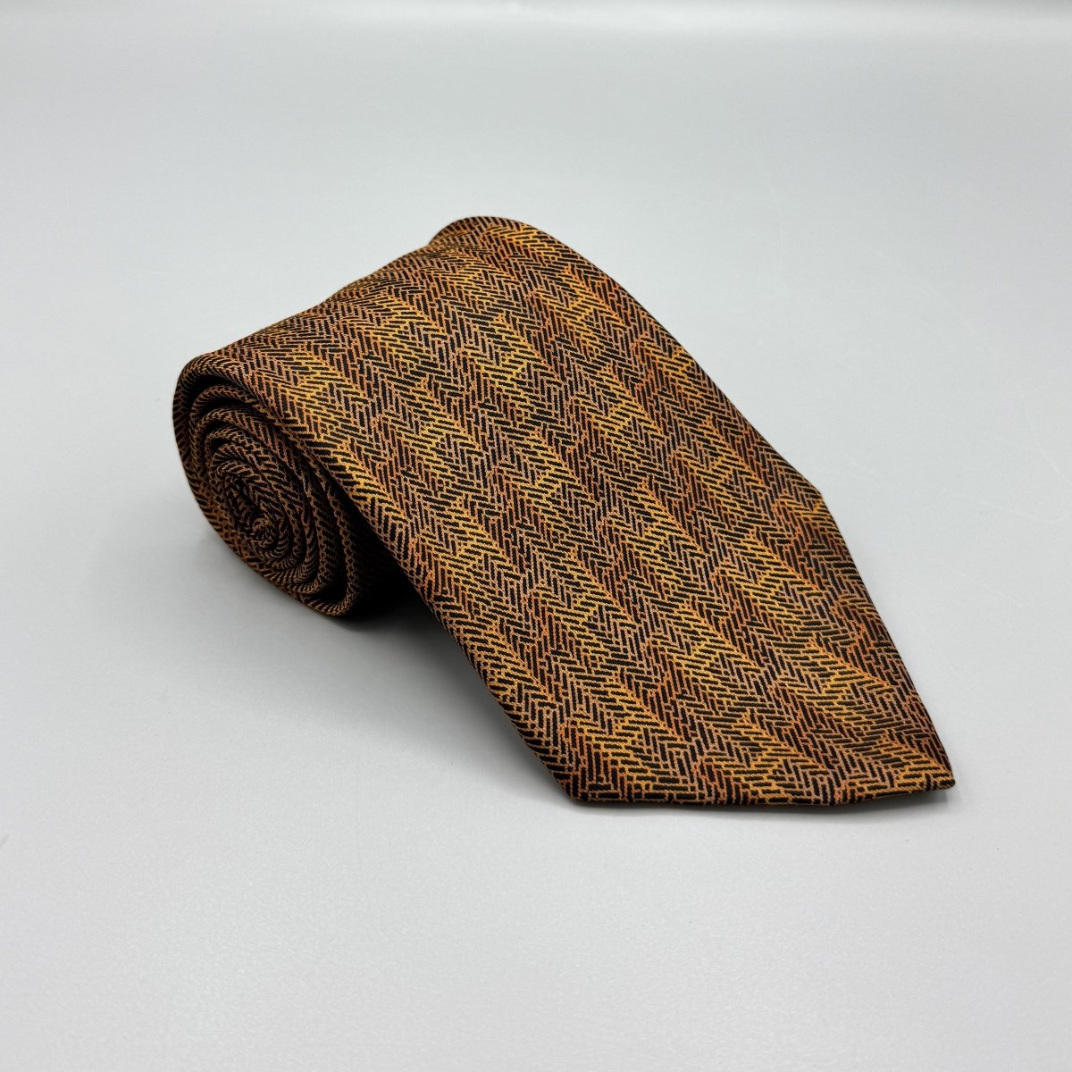 Cravate Hermès orange et brun à motif "H" - Le Beau Gustave