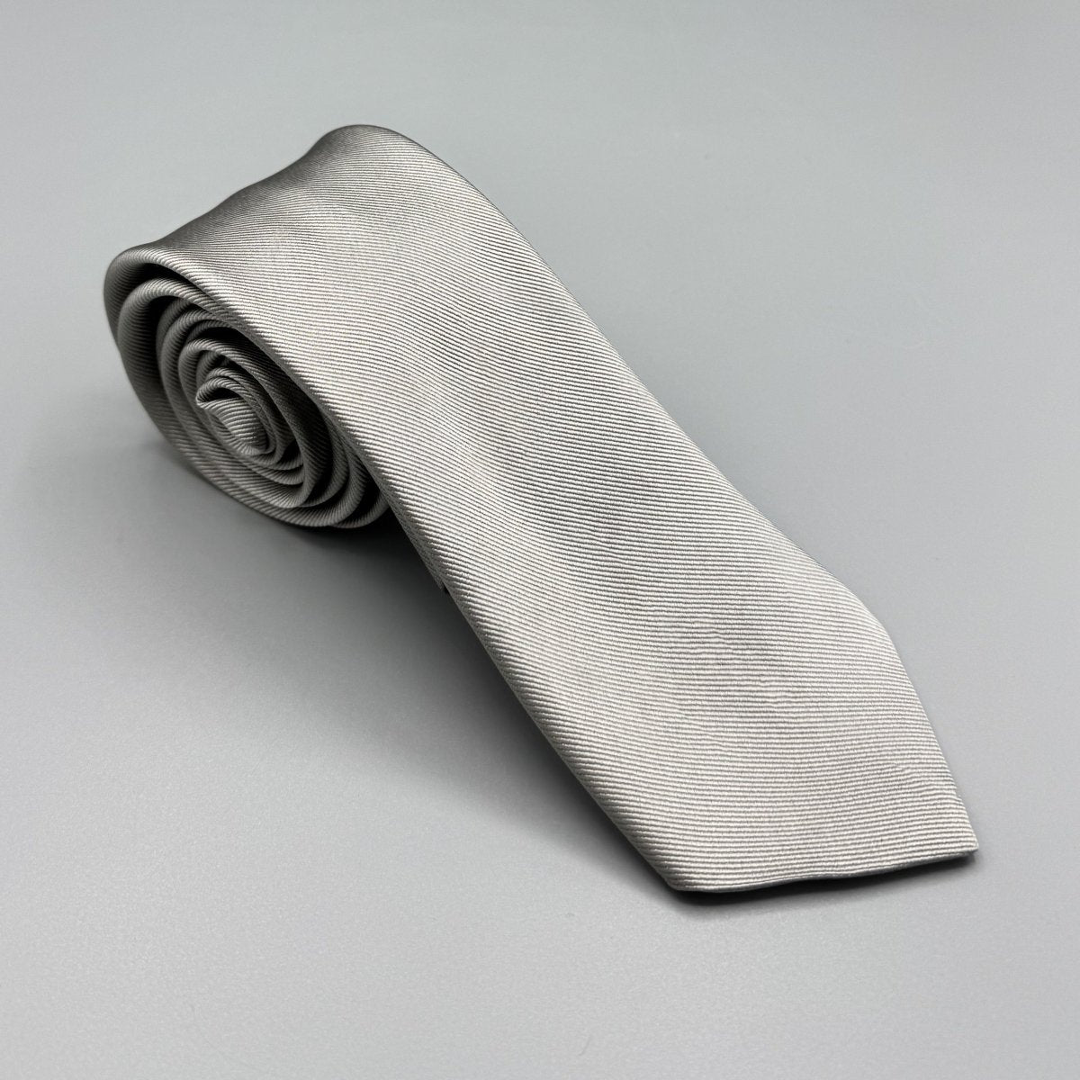 Cravate Hilditch & Key gris argenté unie - Le Beau Gustave