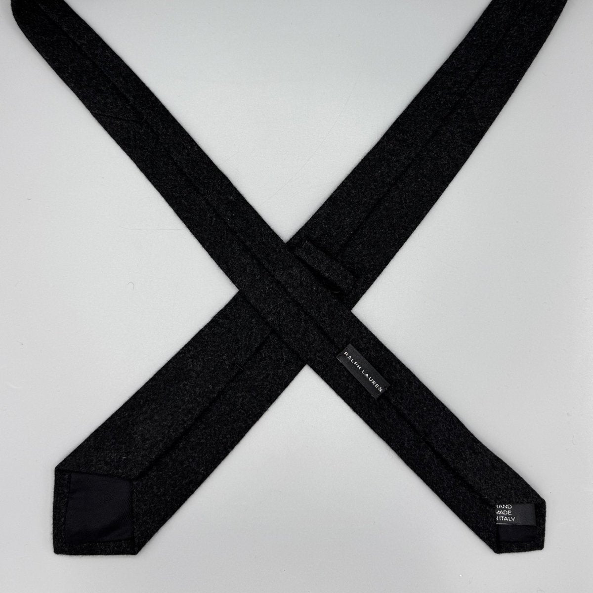 Cravate Ralph Lauren gris anthracite unie - Le Beau Gustave