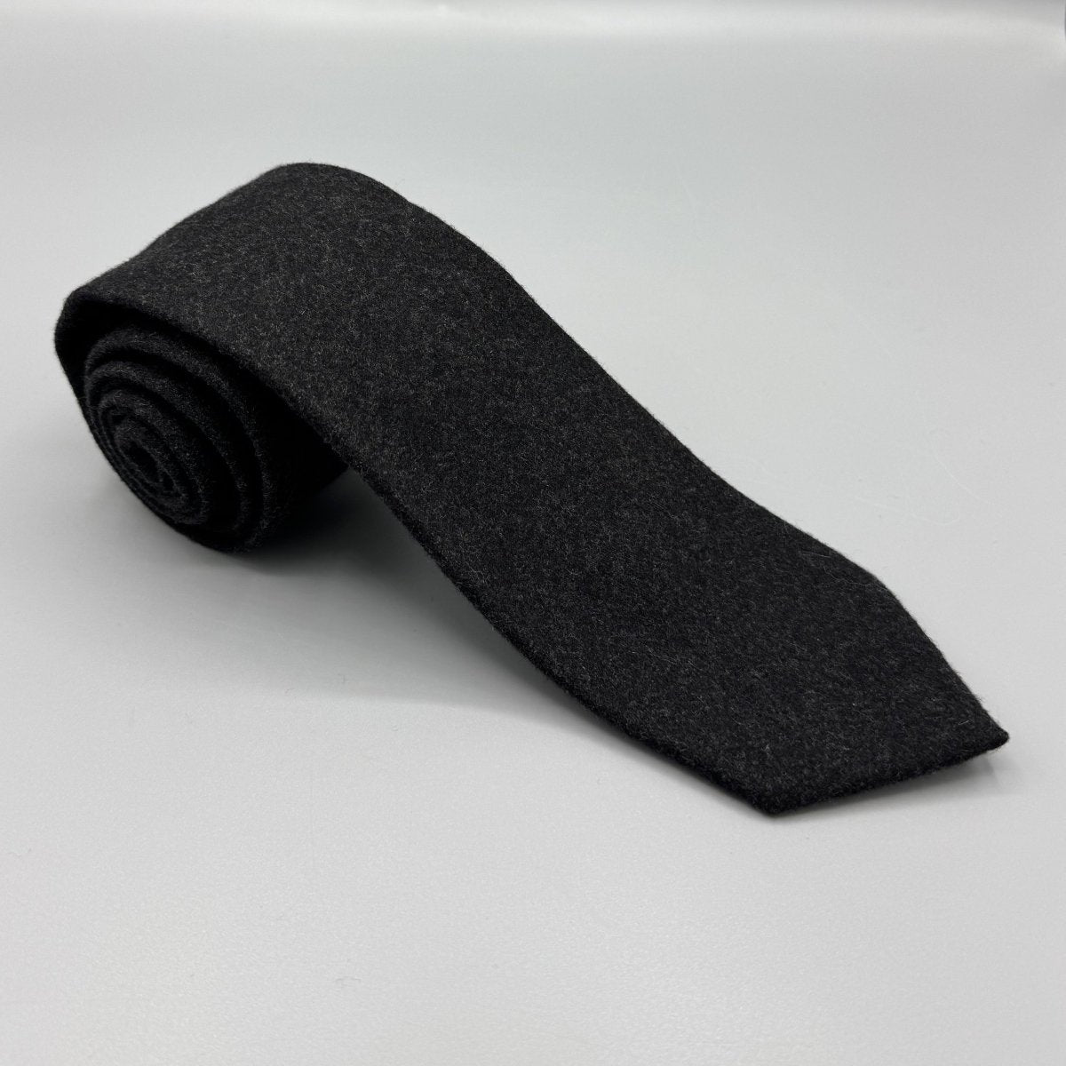 Cravate Ralph Lauren gris anthracite unie - Le Beau Gustave