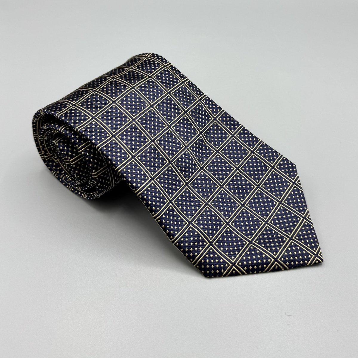 Cravate Stefano Ricci bleu marine à motifs géométriques dorés - Le Beau Gustave
