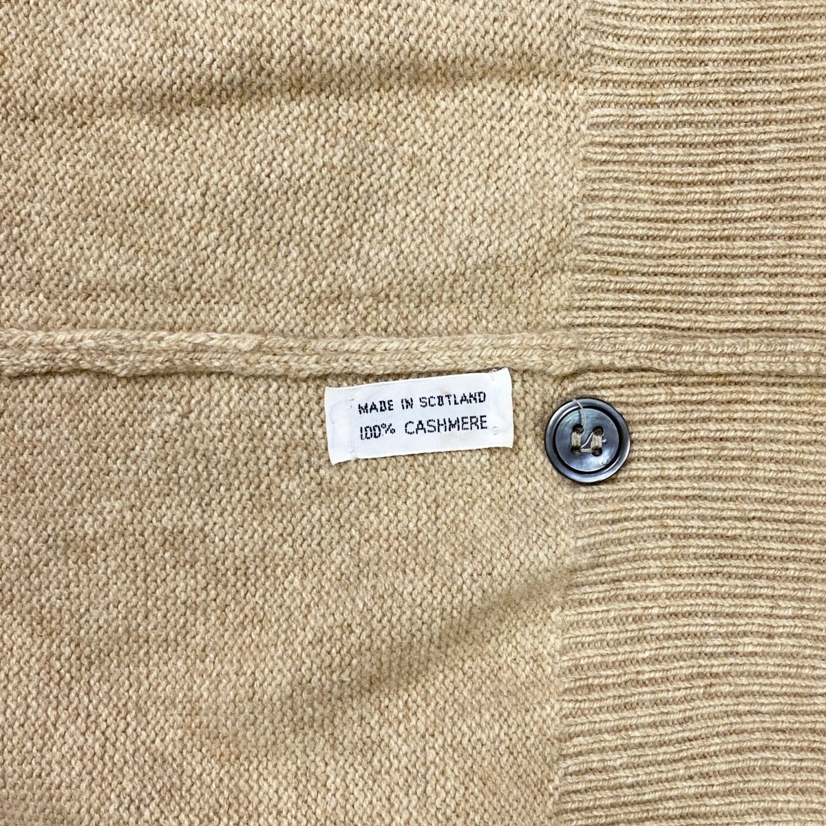 Gilet Hilditch & Key beige en cachemire - Le Beau Gustave