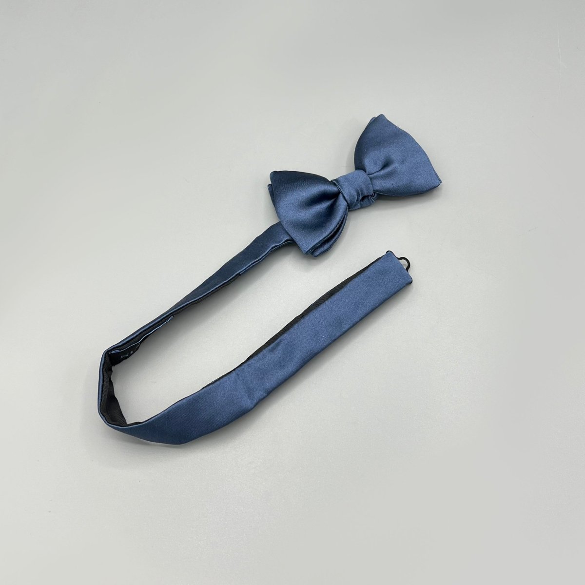 Nœud papillon bleu prénoué Lanvin - Le Beau Gustave