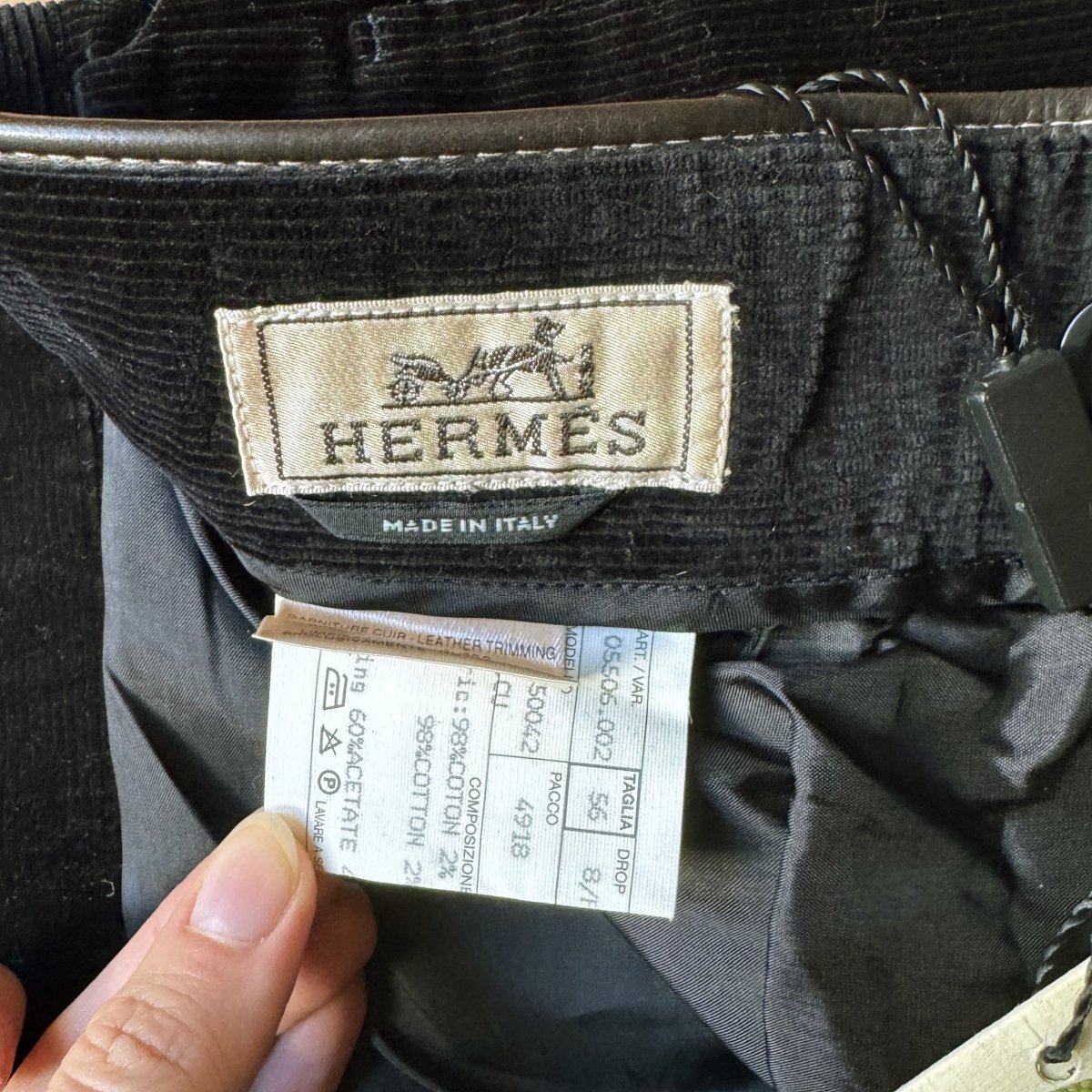 Pantalon neuf Hermès en velours côtelé noir - Le Beau Gustave