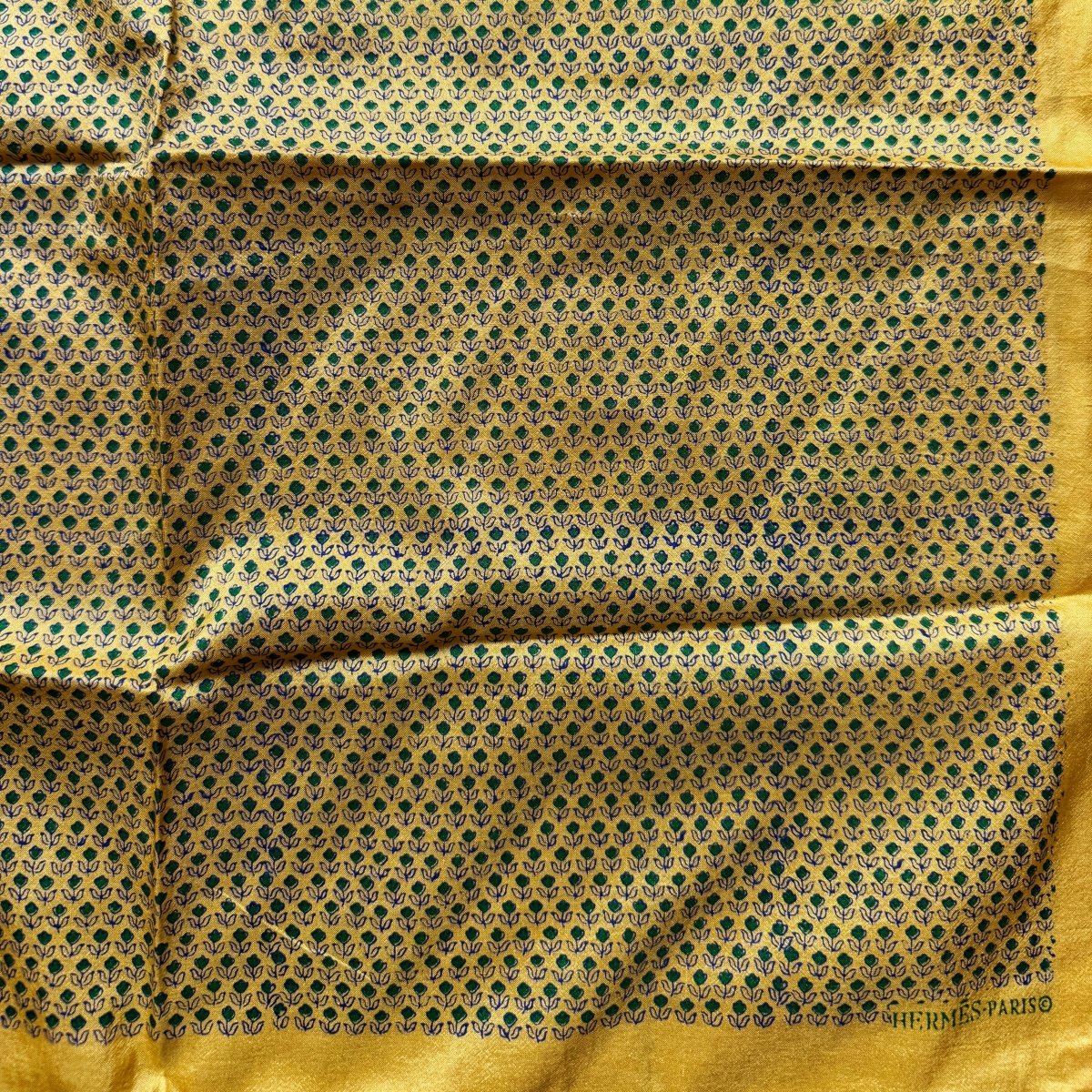 Pochette Hermès jaune à motif floral vert indien - Le Beau Gustave