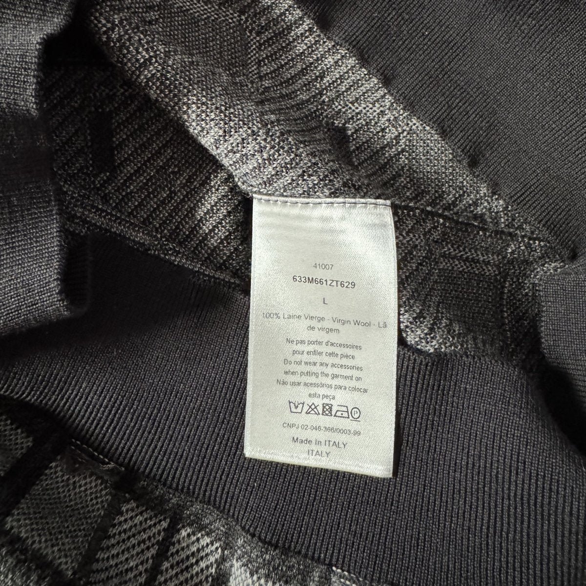 Pull Dior à carreaux gris et noir effet ajouré - Le Beau Gustave