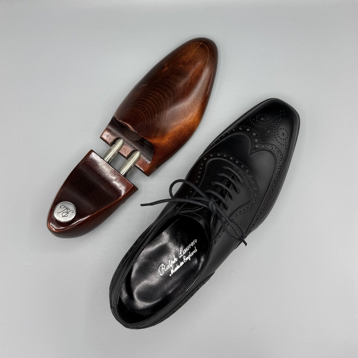 Richelieus neufs Purple Label Ralph Lauren noirs à bout golf brogue et fleuri - Le Beau Gustave