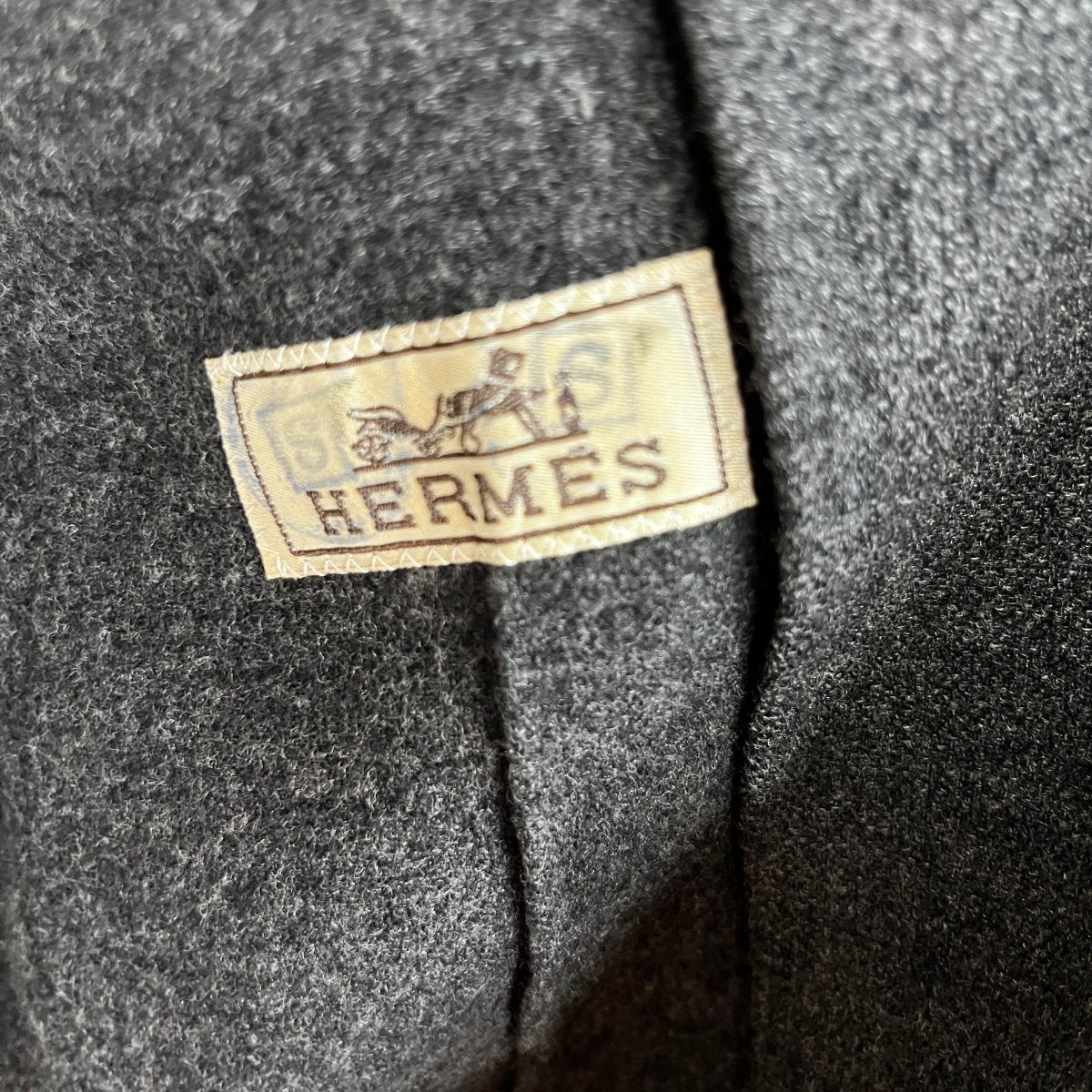 Sur-chemise Hermès d'hiver 4 boutons gris anthracite - Le Beau Gustave