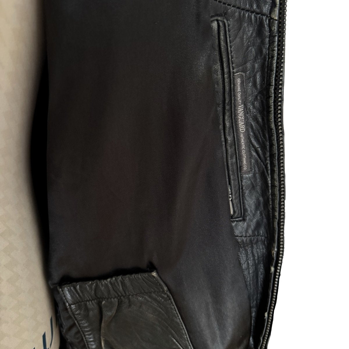 Veste collector Vanguard en cuir noir à écussons - Le Beau Gustave