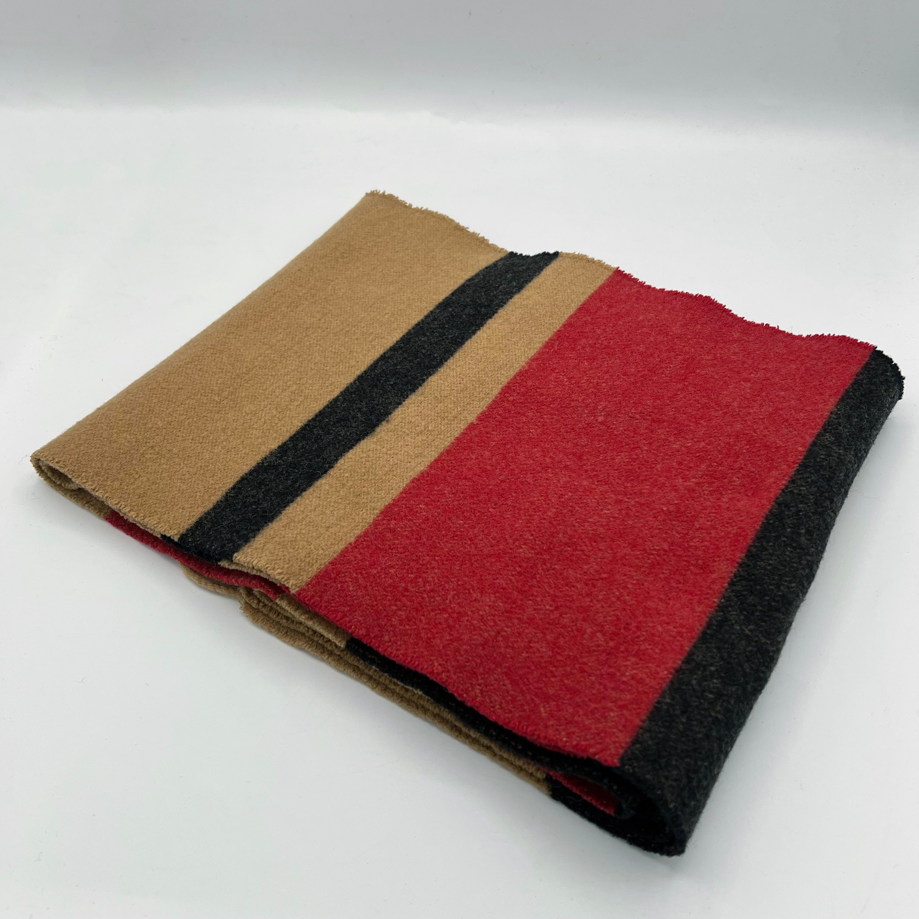 Écharpe Burberry beige, noire et rouge