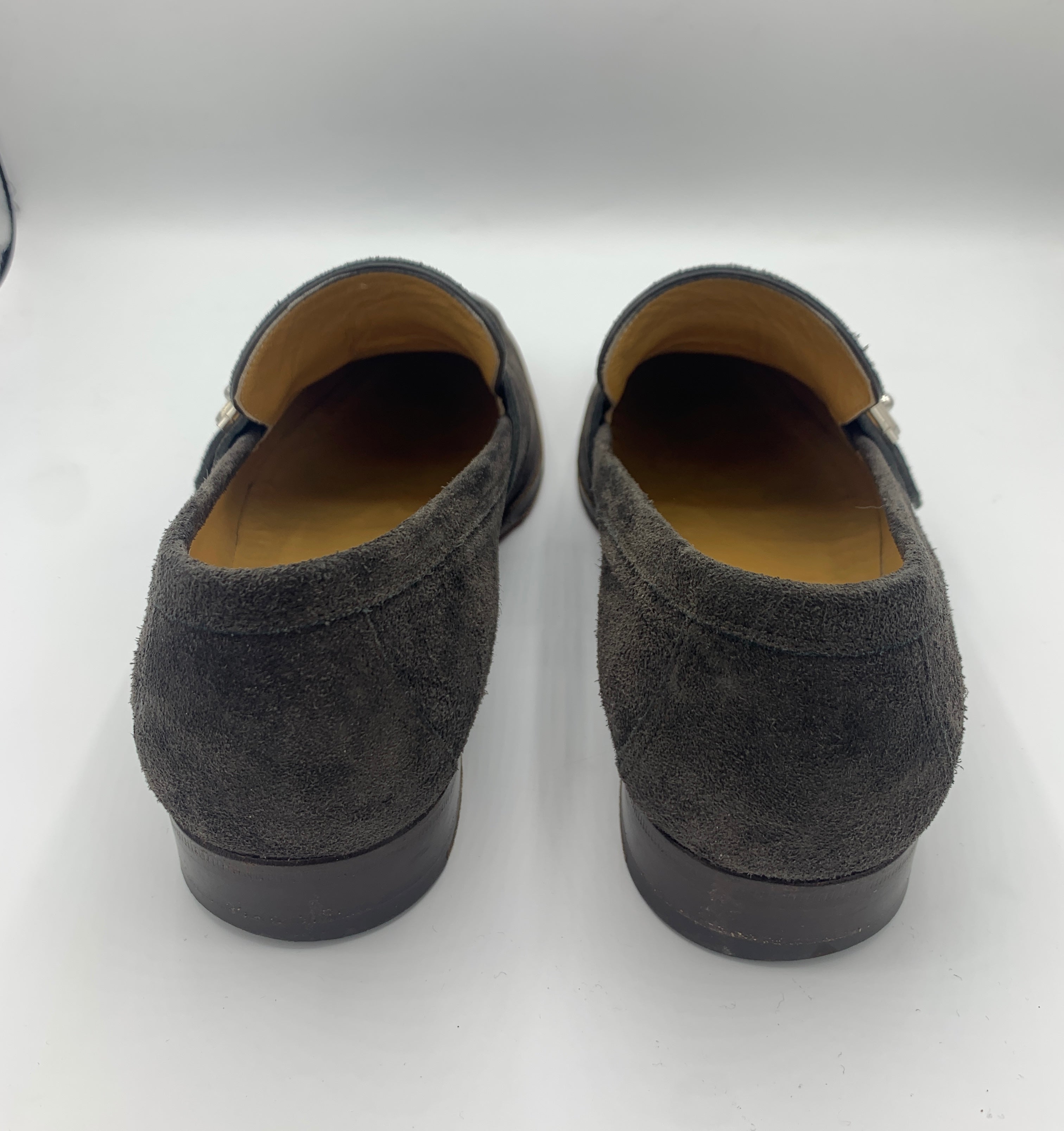 Mocassins Hermès marron glacé à boucles.