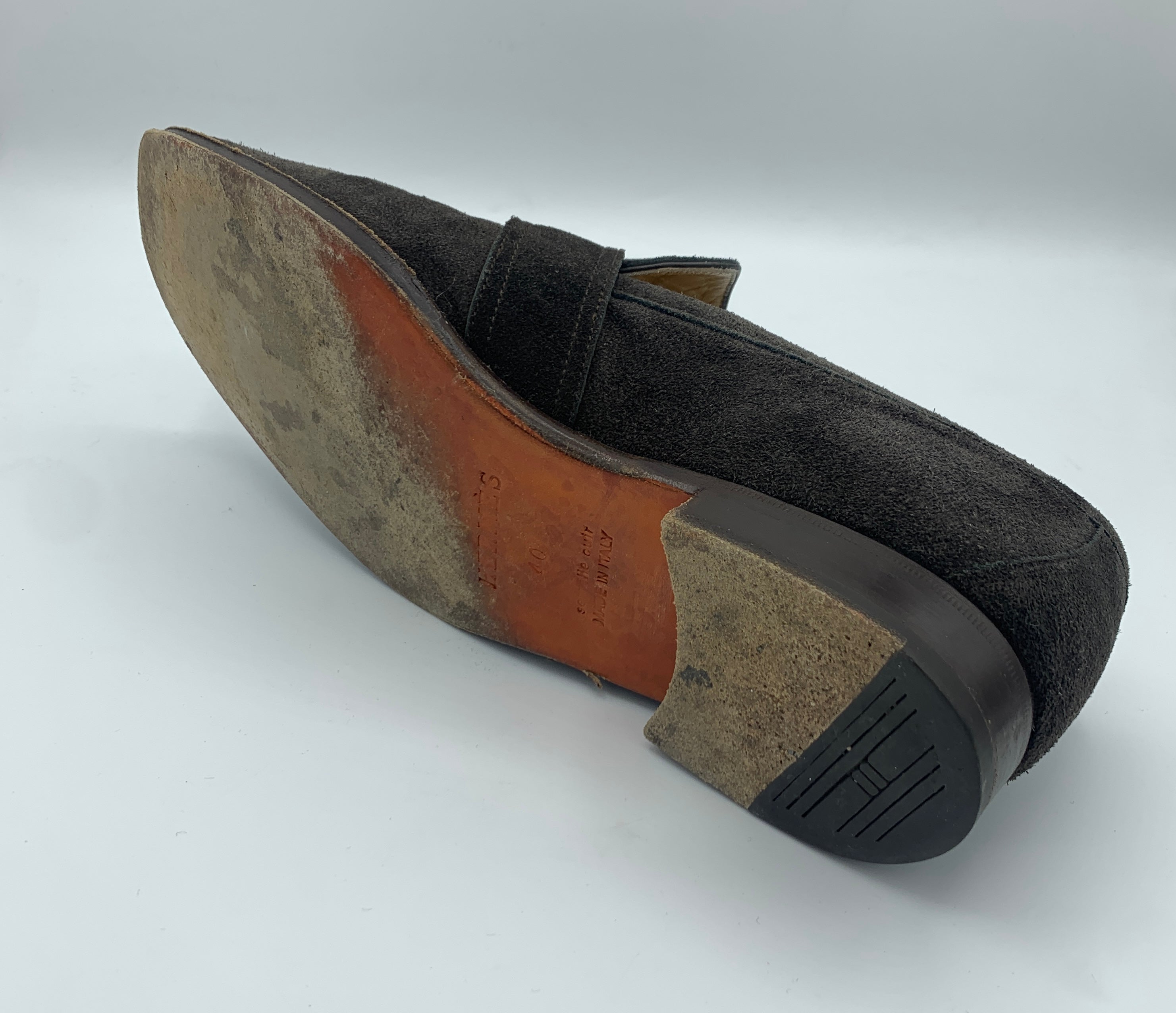 Mocassins Hermès marron glacé à boucles.