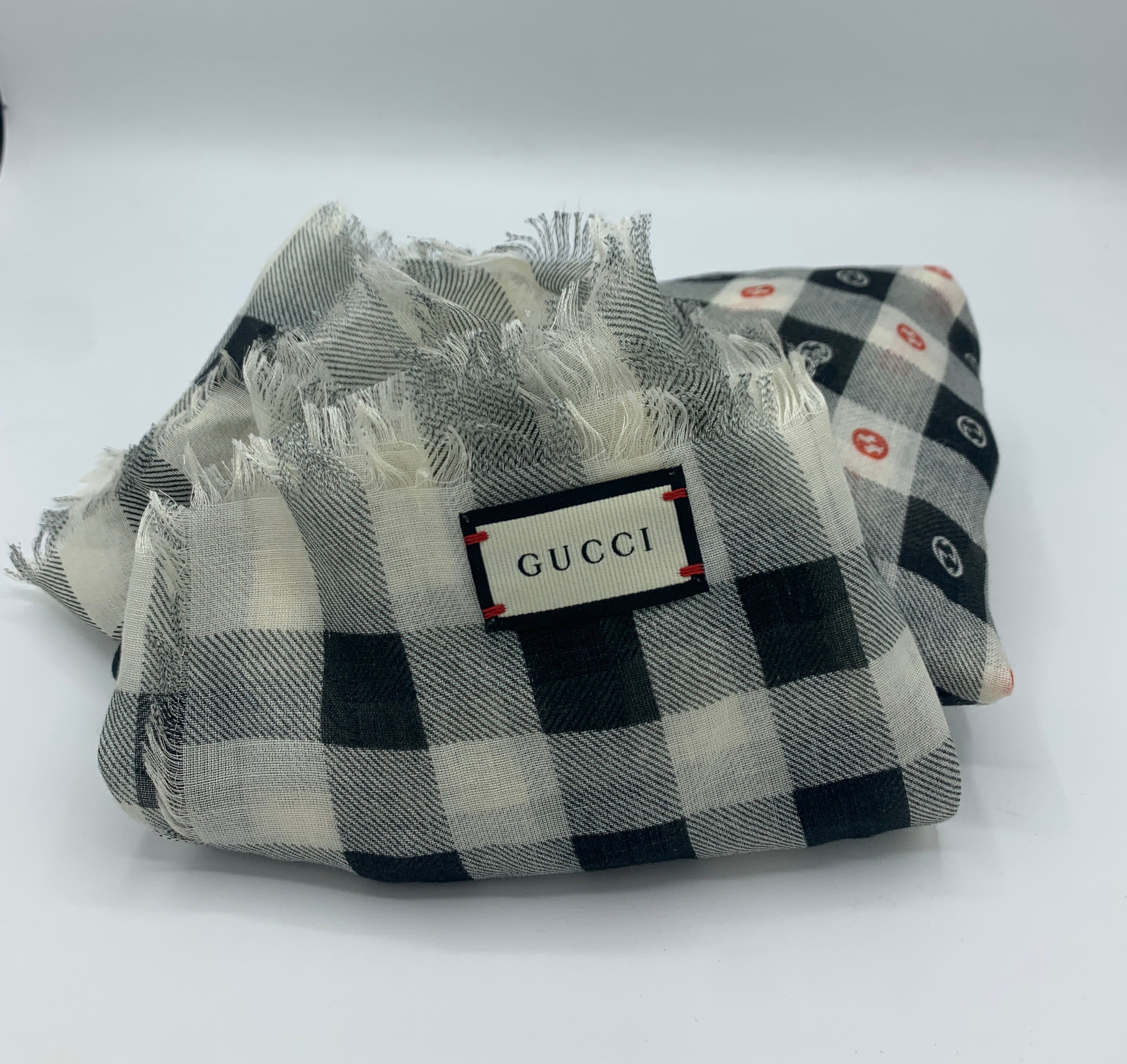 Etole Gucci.
